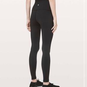 LIKE NEW Lululemon 25” Wunder Under high rise black leggings
